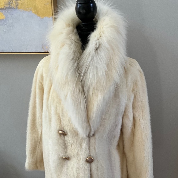 **STUNNING Mink & Fox Fur Coat** - Picture 2 of 9